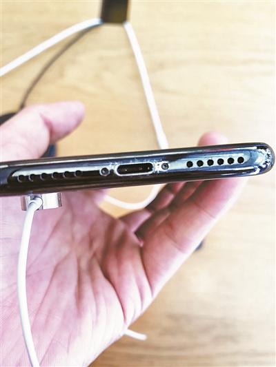 iPhone X掉漆嚴重到沒法直視，但更令人心寒的是蘋果的回應！