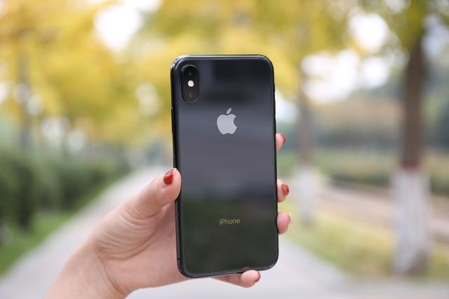 iPhone X掉漆嚴重到沒法直視，但更令人心寒的是蘋果的回應！